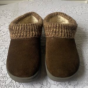 Clarks Women’s Brown Suede Slipper Size 6